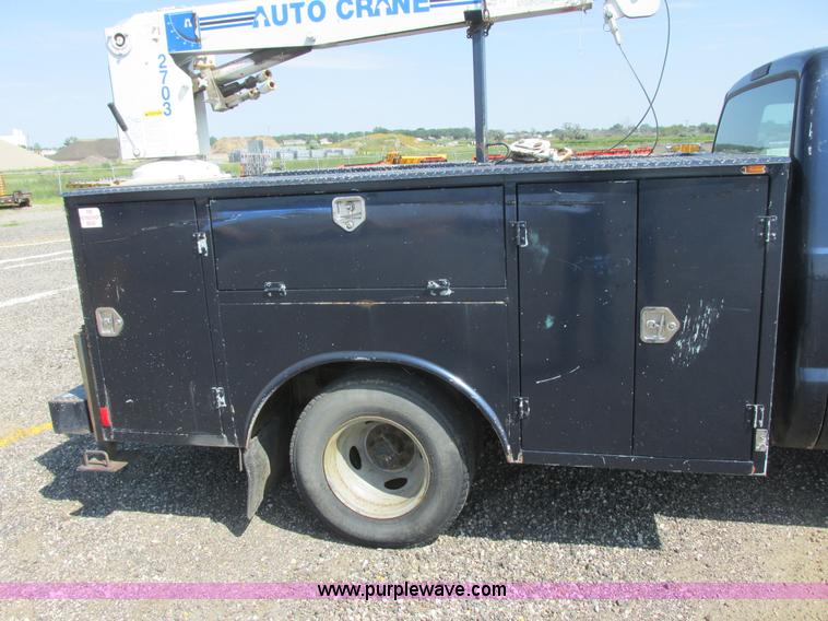 image for item I6218 2001 Ford F350 Super Duty XL SuperCab service truck with crane