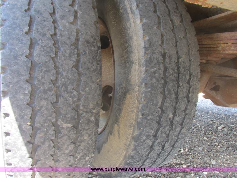 image for item I6218 2001 Ford F350 Super Duty XL SuperCab service truck with crane