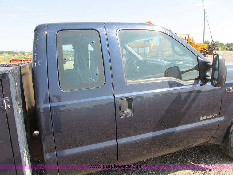 image for item I6218 2001 Ford F350 Super Duty XL SuperCab service truck with crane