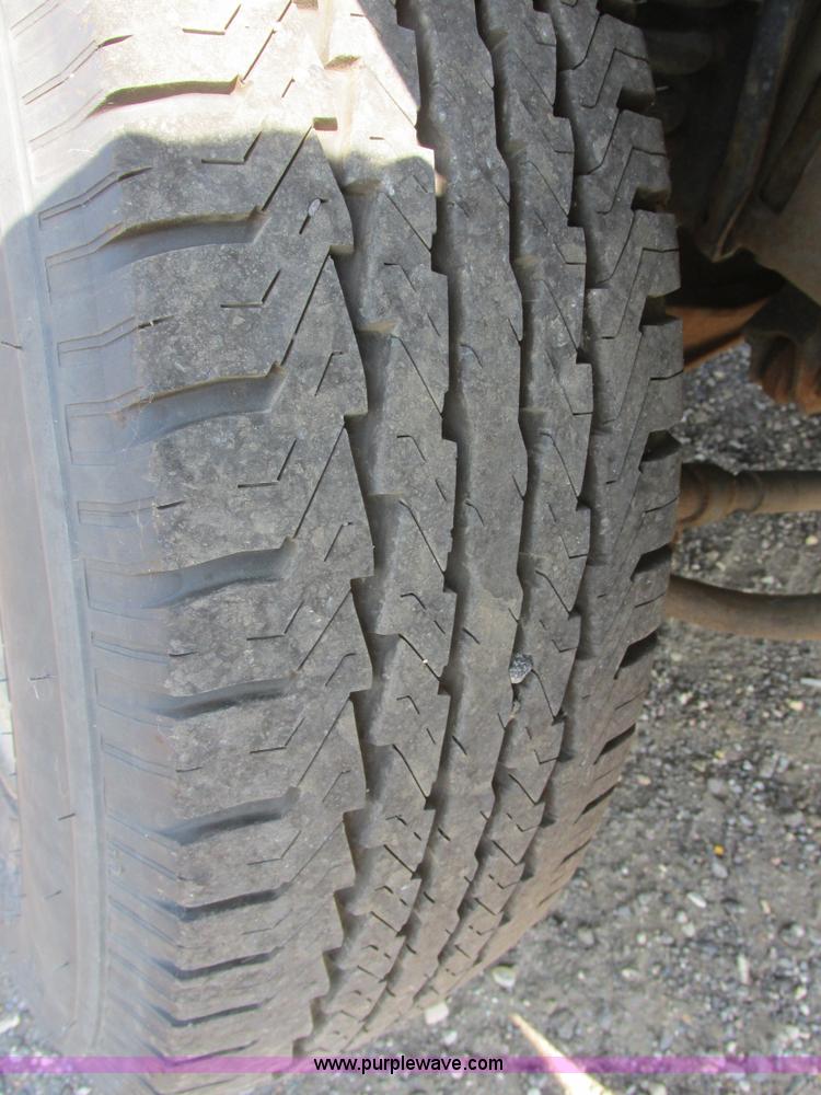 image for item I6218 2001 Ford F350 Super Duty XL SuperCab service truck with crane