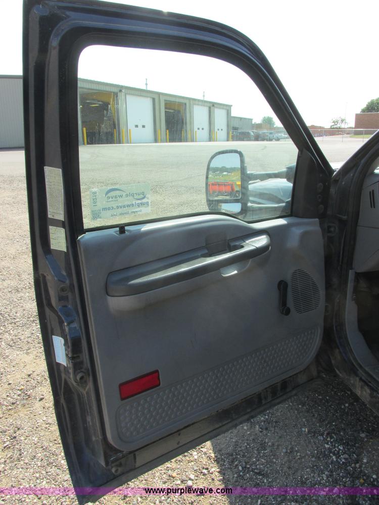 image for item I6218 2001 Ford F350 Super Duty XL SuperCab service truck with crane