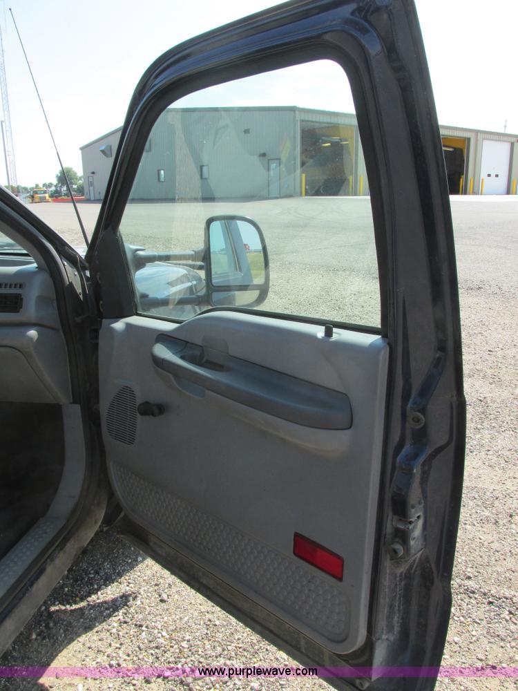 image for item I6218 2001 Ford F350 Super Duty XL SuperCab service truck with crane