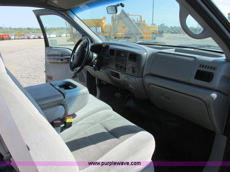 image for item I6218 2001 Ford F350 Super Duty XL SuperCab service truck with crane