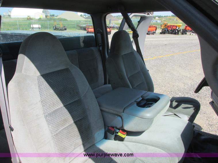 image for item I6218 2001 Ford F350 Super Duty XL SuperCab service truck with crane