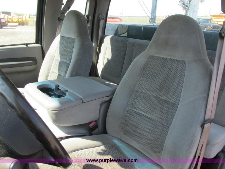 image for item I6218 2001 Ford F350 Super Duty XL SuperCab service truck with crane