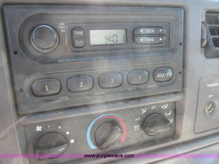 image for item I6218 2001 Ford F350 Super Duty XL SuperCab service truck with crane