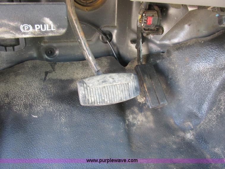 image for item I6218 2001 Ford F350 Super Duty XL SuperCab service truck with crane