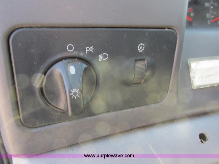 image for item I6218 2001 Ford F350 Super Duty XL SuperCab service truck with crane