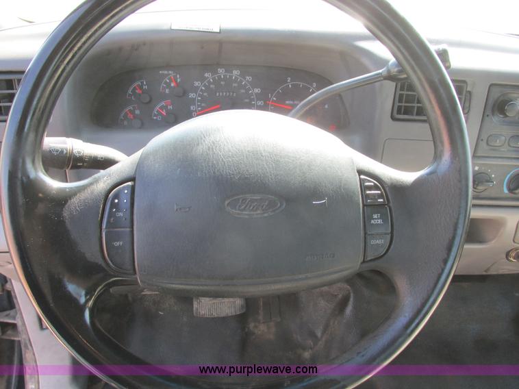 image for item I6218 2001 Ford F350 Super Duty XL SuperCab service truck with crane