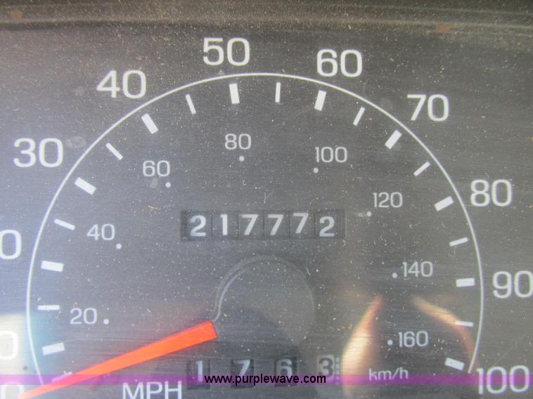 image for item I6218 2001 Ford F350 Super Duty XL SuperCab service truck with crane