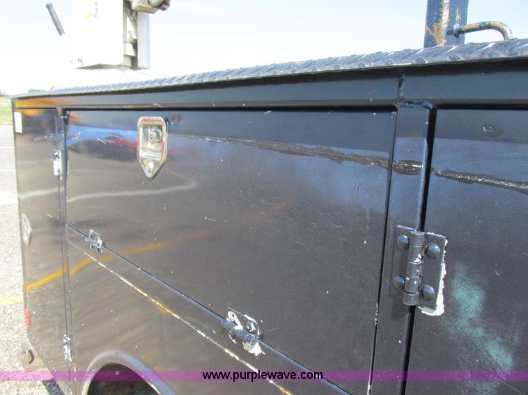 image for item I6218 2001 Ford F350 Super Duty XL SuperCab service truck with crane