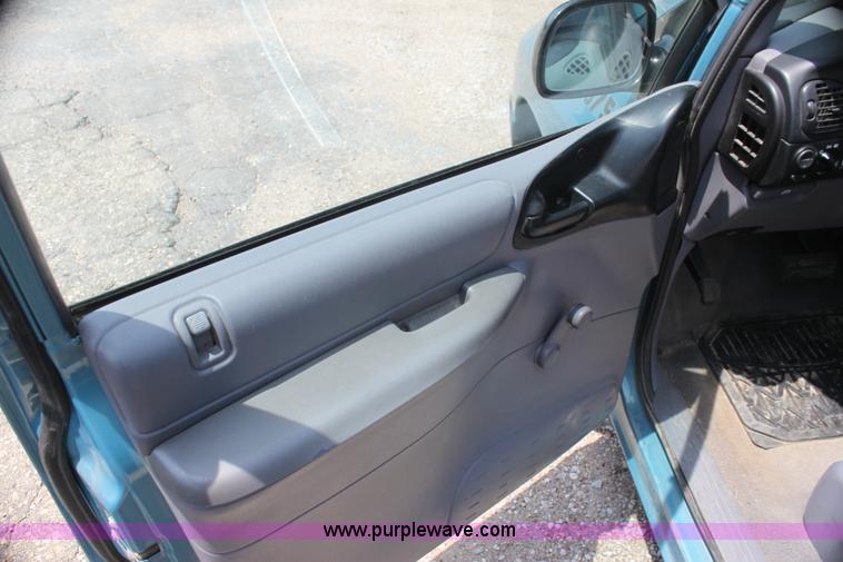 image for item I7263 1997 Dodge Caravan