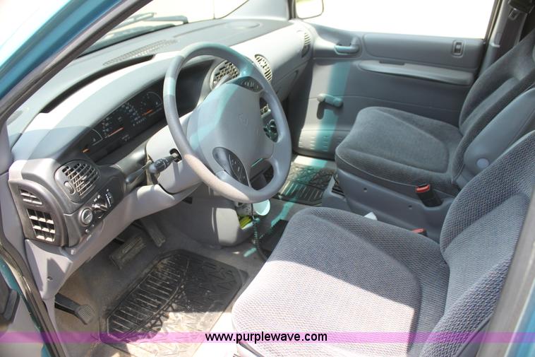 image for item I7263 1997 Dodge Caravan
