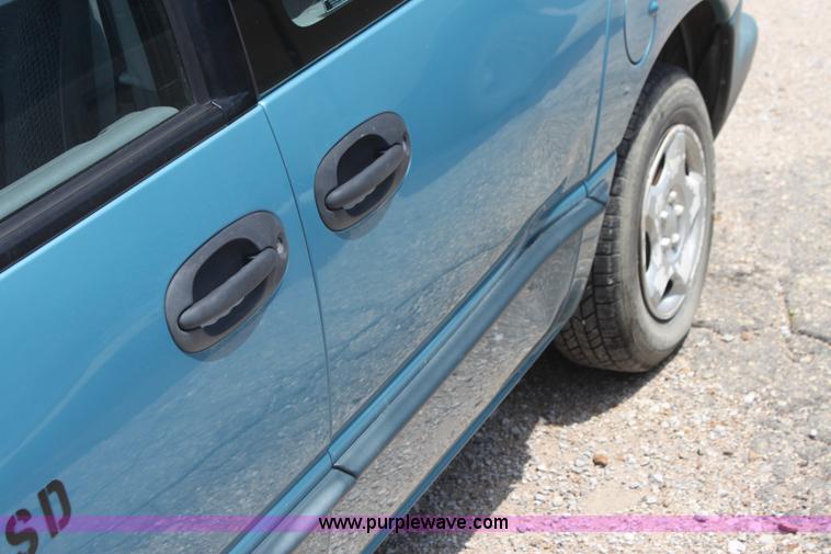 image for item I7263 1997 Dodge Caravan