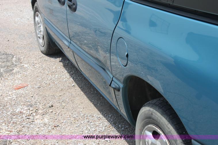 image for item I7263 1997 Dodge Caravan