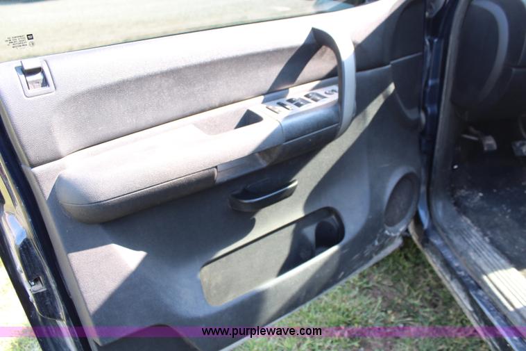 image for item J1065 2007 Chevrolet Silverado 1500 Z71 Crew Cab pickup truck