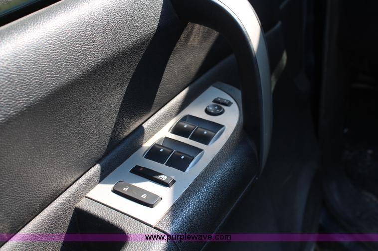 image for item J1065 2007 Chevrolet Silverado 1500 Z71 Crew Cab pickup truck