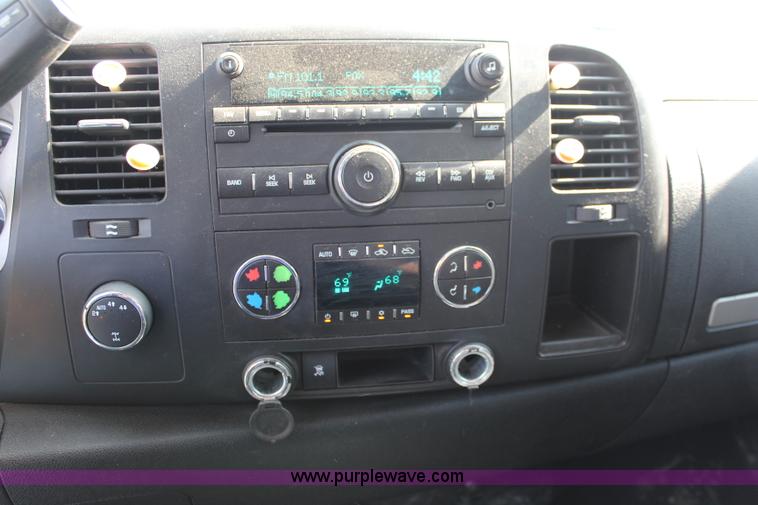 image for item J1065 2007 Chevrolet Silverado 1500 Z71 Crew Cab pickup truck