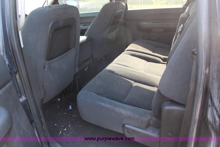 image for item J1065 2007 Chevrolet Silverado 1500 Z71 Crew Cab pickup truck