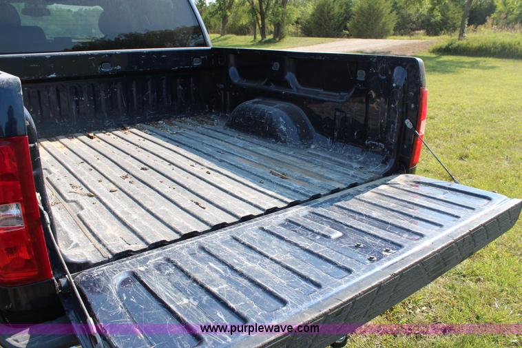 image for item J1065 2007 Chevrolet Silverado 1500 Z71 Crew Cab pickup truck