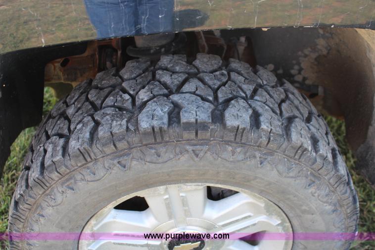 image for item J1065 2007 Chevrolet Silverado 1500 Z71 Crew Cab pickup truck