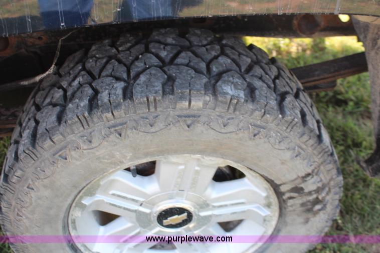 image for item J1065 2007 Chevrolet Silverado 1500 Z71 Crew Cab pickup truck