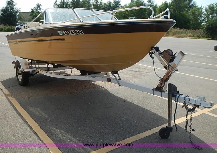 image for item J3161 1977 Caprice boat