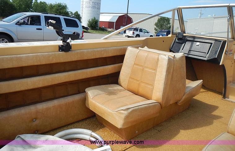 image for item J3161 1977 Caprice boat