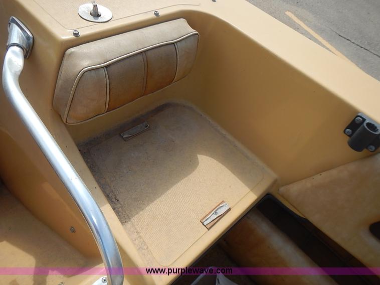 image for item J3161 1977 Caprice boat