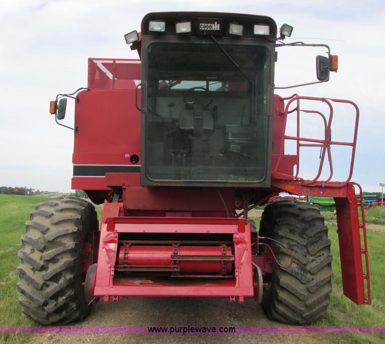 image for item A8733 1989 Case IH 1680 combine