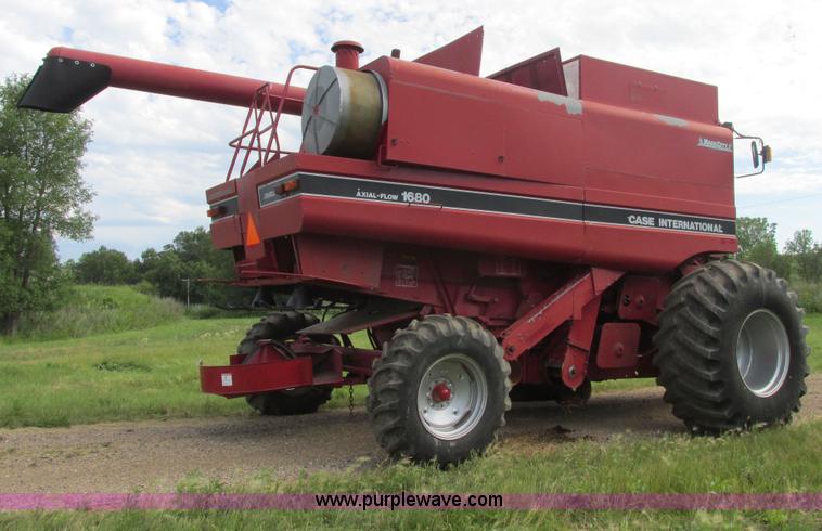 image for item A8733 1989 Case IH 1680 combine