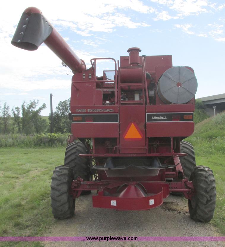 image for item A8733 1989 Case IH 1680 combine