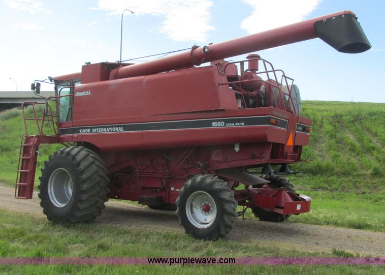 image for item A8733 1989 Case IH 1680 combine