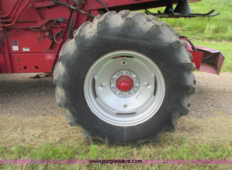 image for item A8733 1989 Case IH 1680 combine
