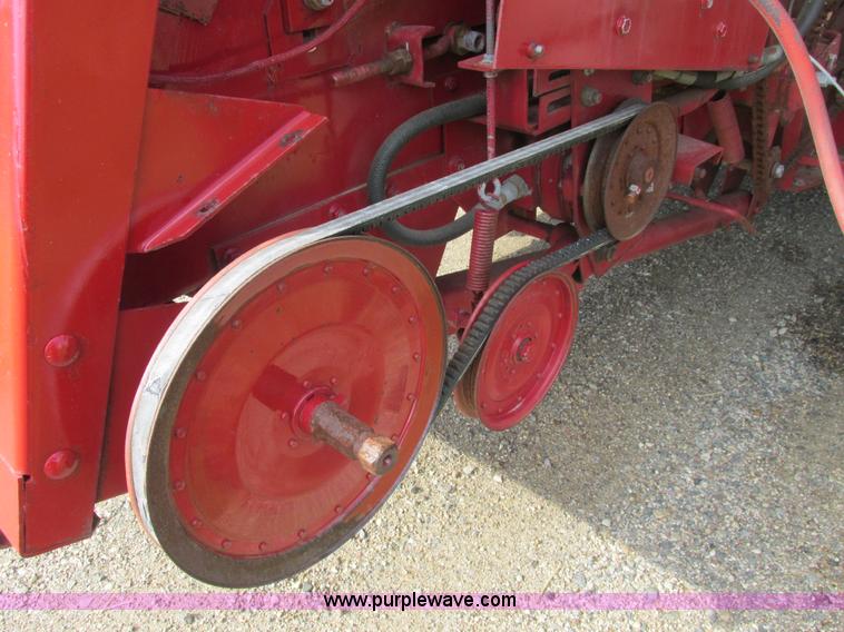 image for item A8733 1989 Case IH 1680 combine