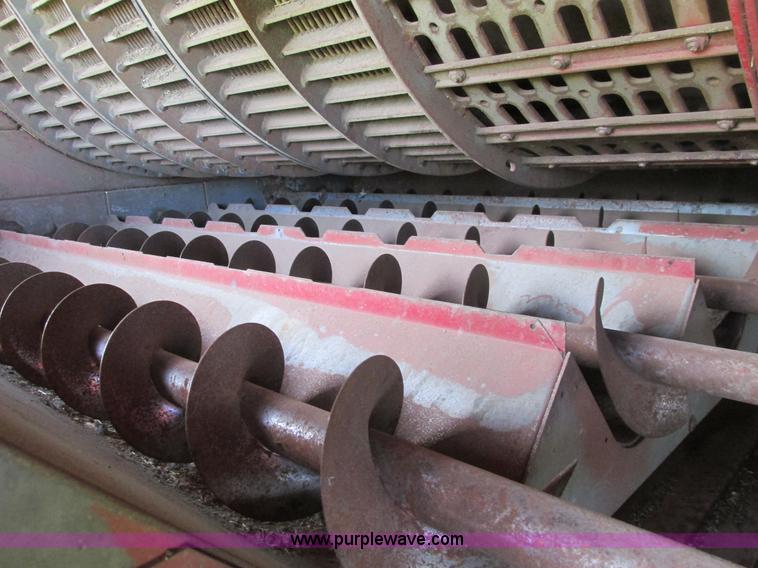 image for item A8733 1989 Case IH 1680 combine