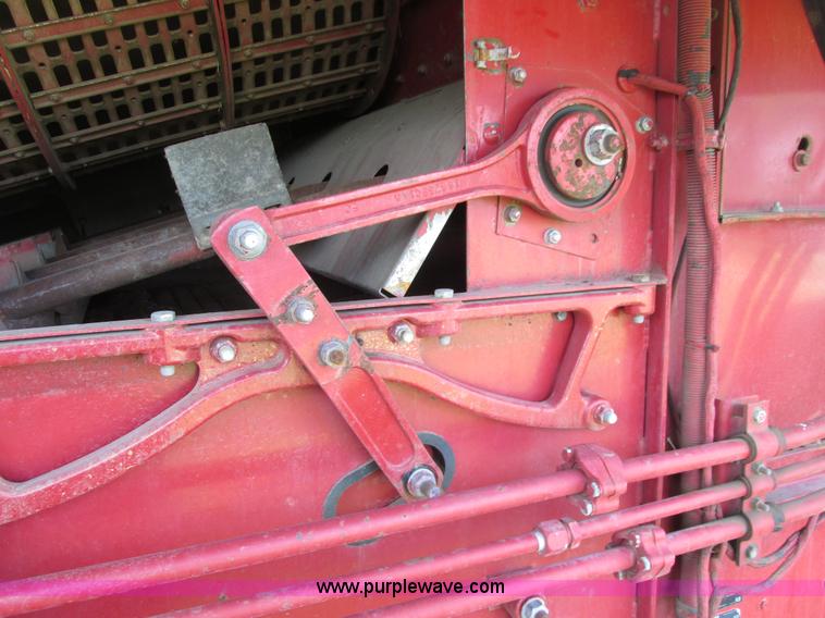 image for item A8733 1989 Case IH 1680 combine