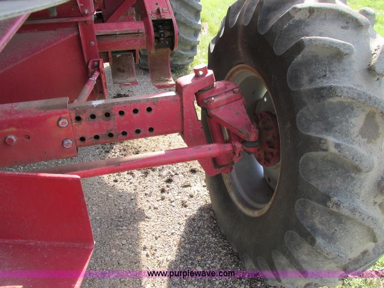 image for item A8733 1989 Case IH 1680 combine