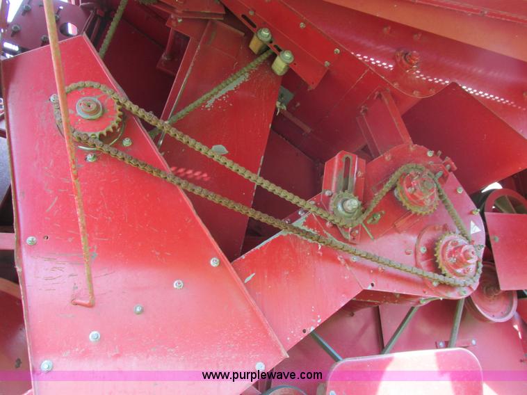 image for item A8733 1989 Case IH 1680 combine