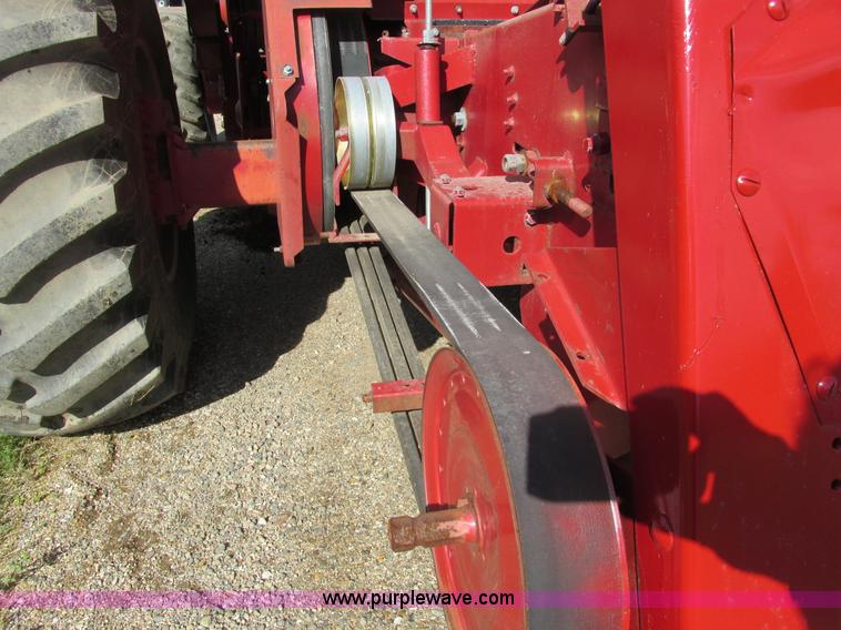 image for item A8733 1989 Case IH 1680 combine