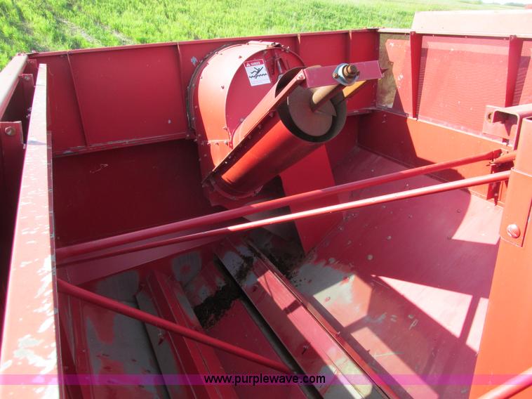image for item A8733 1989 Case IH 1680 combine
