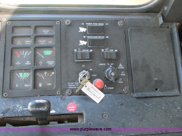 image for item A8733 1989 Case IH 1680 combine