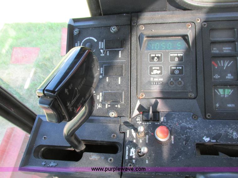 image for item A8733 1989 Case IH 1680 combine