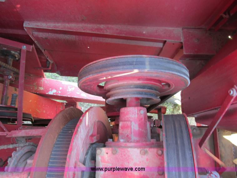 image for item A8733 1989 Case IH 1680 combine