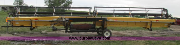 image for item A8734 2004 New Holland 94C draper head