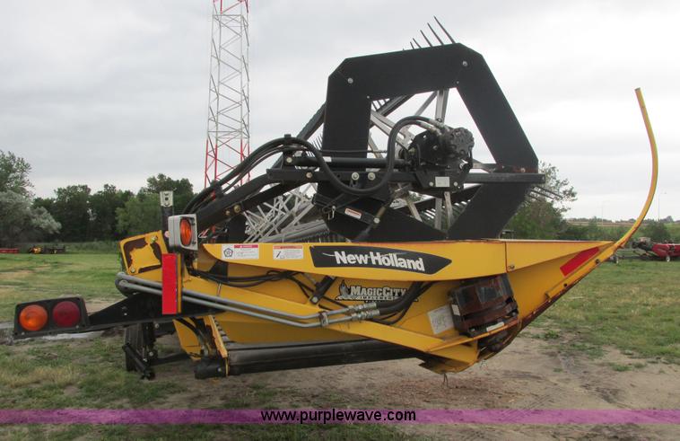 image for item A8734 2004 New Holland 94C draper head