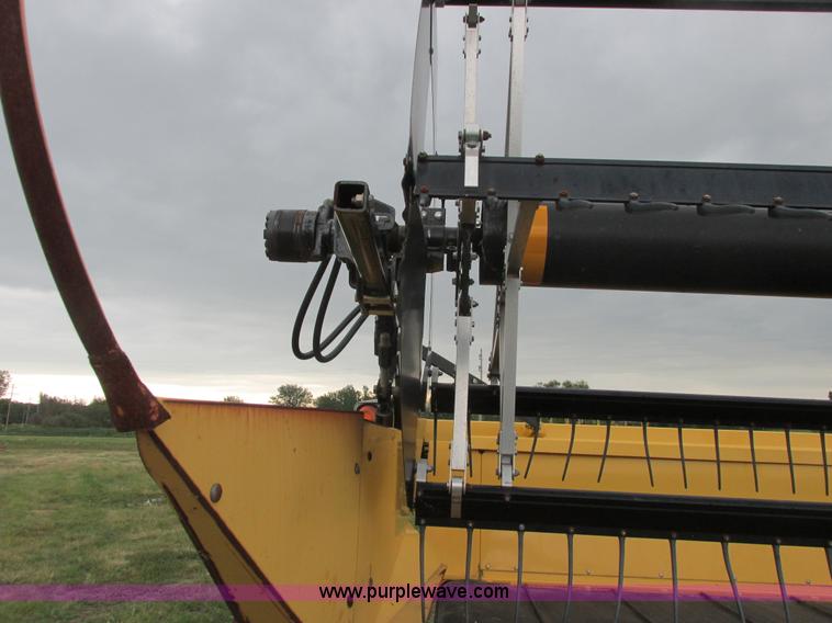 image for item A8734 2004 New Holland 94C draper head
