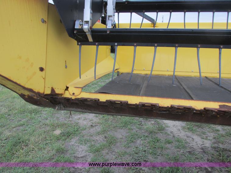 image for item A8734 2004 New Holland 94C draper head
