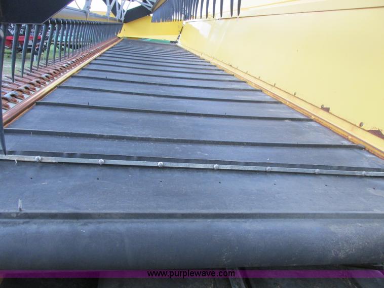 image for item A8734 2004 New Holland 94C draper head