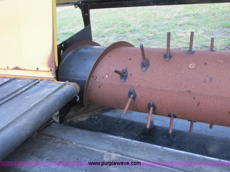 image for item A8734 2004 New Holland 94C draper head